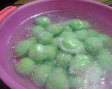 Foto langkah ke 4 dari resep Klepon Saus Santan.