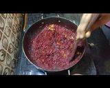 A picture of step 9 of Beetroot halwa.