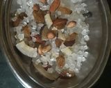 दूध के जवे(dudh ke jave recipe in hindi) रेसिपी चरण 1 फोटो