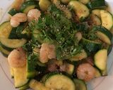 Hình bước làm 4 của món Bí ngòi xào tôm