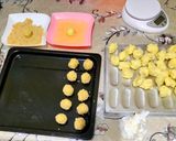 Foto langkah ke 2 dari resep Peanut Thumbprint Cookies.