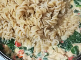 Fideos con crema de leche y espinaca