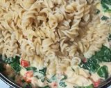 Foto del paso 4 de la receta: Fideos con crema de leche y espinaca