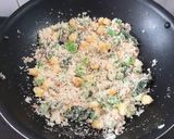A picture of step 3 of Rava Upma.