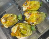 A picture of step 4 of Stuffed zucchini flowers.