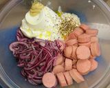 Virslis lilahagyma saláta tejfölösen recept fázis 3 fotója