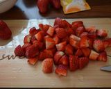 Csokoládés🍫 - túrós - szamócás🍓 pohár 🍧 recept fázis 1 fotója