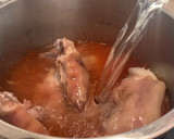Foto del paso 7 de la receta: Manitas de cerdo con alubias