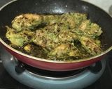 A picture of step 5 of ‘Chicken Cafreal’: A Popular Goan Green Chicken Curry.