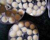 A picture of step 3 of Semolina idli.