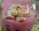 A picture of step 7 of Chocolate chia seed parfait with strawberry yogurt.