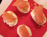 Foto del paso 1 de la receta Huevos rellenos de queso y salmón ahumado