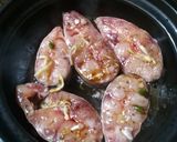 Hình bước làm 2 của món Cá saba kho tộ