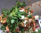 รูปขั้นตอนการทำที่ 3 ของ กุ้งผัดพริกเกลือ