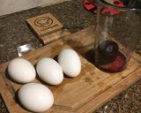 Foto del paso 1 de la receta Pascuas: Huevos marmolados con crema de roquefort