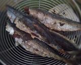 Foto langkah ke 1 dari resep Oseng Ikan Keranjang.