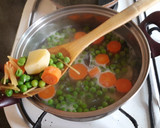 Foto del paso 2 de la receta: Guiso de merluza, a mi manera