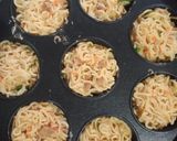 Foto langkah ke 4 dari resep Omelet Mie Instan.