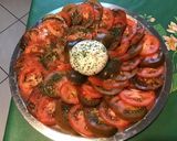 Une image de l'étape 7 de Salade de tomates bicolores à la burrata di buffala et persil haché.
