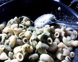 A picture of step 3 of Basil pesto macaroni.