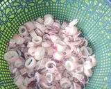 Foto langkah ke 1 dari resep Tumis cumi asin saus tiram.
