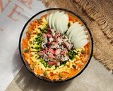 Foto del paso 4 de la receta: 🥗Ensalada de kanikama, arroz integral, lechuga, zanahoria, huevo y queso 🥗Fresca y completa 🥗