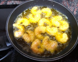 Foto del paso 2 de la receta: Barquitas de mango, aguacate y gambas rebozadas en coco