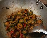 மசாலா பாகற்காய் பொரியல்(masala bittergourd poriyal recipe in tamil) ரெசிபி ஸ்டேப் 6 புகைப்படம்