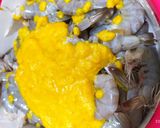Foto langkah ke 3 dari resep Udang Goreng Bumbu Kuning.