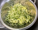 Une image de l'étape 3 de Croquettes de courgettes au parmesan et coriandre.