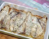 Foto del paso 4 de la receta Dorada y lubina con cebollas al orégano