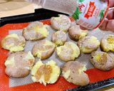 Gambar langkah 3 resipi 👩‍🍳Crispy Smashed Baby Potatoes🥔.