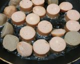 Foto langkah ke 2 dari resep Sosis Bakso Asam Manis.