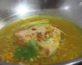Foto langkah ke 4 dari resep Sup Kepala Salmon.