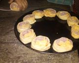 Foto del paso 3 de la receta: Pizza arrollada de jamón y queso😋😋