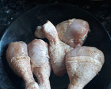 Foto del paso 1 de la receta: Pollo a las brasas en cacerola