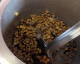 A picture of step 4 of Chana dal pulao.