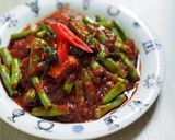 รูปขั้นตอนการทำที่ 5 ของ ผัดพริกแกงหมูกรอบ