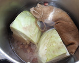Foto del paso 2 de la receta: Potaje de alubias pintas con repollo y sus sacramentos