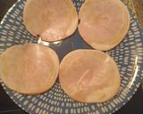 Foto del paso 1 de la receta: Bocadillo de cochinitos con pan de pueblo y tomate