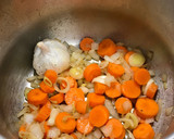 Foto del paso 3 de la receta: Redondo de pavo en salsa