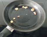 Hình bước làm 7 của món Cơm gà tay cầm