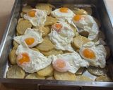 Foto del paso 6 de la receta: Huevos rotos con langostinos