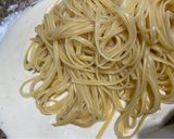 Foto do passo 3 de Linguine ao molho Alfredo com camarões