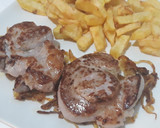 Foto del paso 3 de la receta: Solomillo de cerdo con cebolla caramelizada