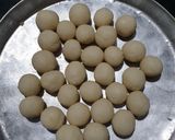 A picture of step 4 of Goli Idli.