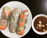 A picture of step 7 of Vietnamese ricepaper rolls.