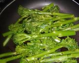 Foto del paso 3 de la receta: Bimi salteado al limón