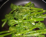 Foto del paso 3 de la receta: Bimi salteado al limón