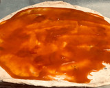 Foto del paso 3 de la receta: Pizza con masa de aceituna negra y tomate seco con un toque ahumado